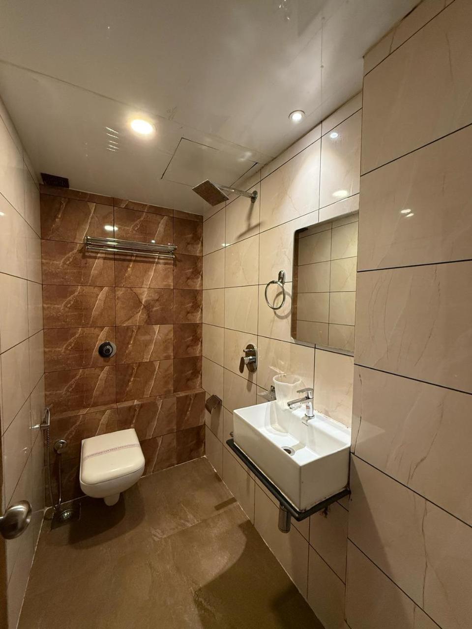 Palm Breeze Hotel - Colaba Mumbai Ngoại thất bức ảnh
