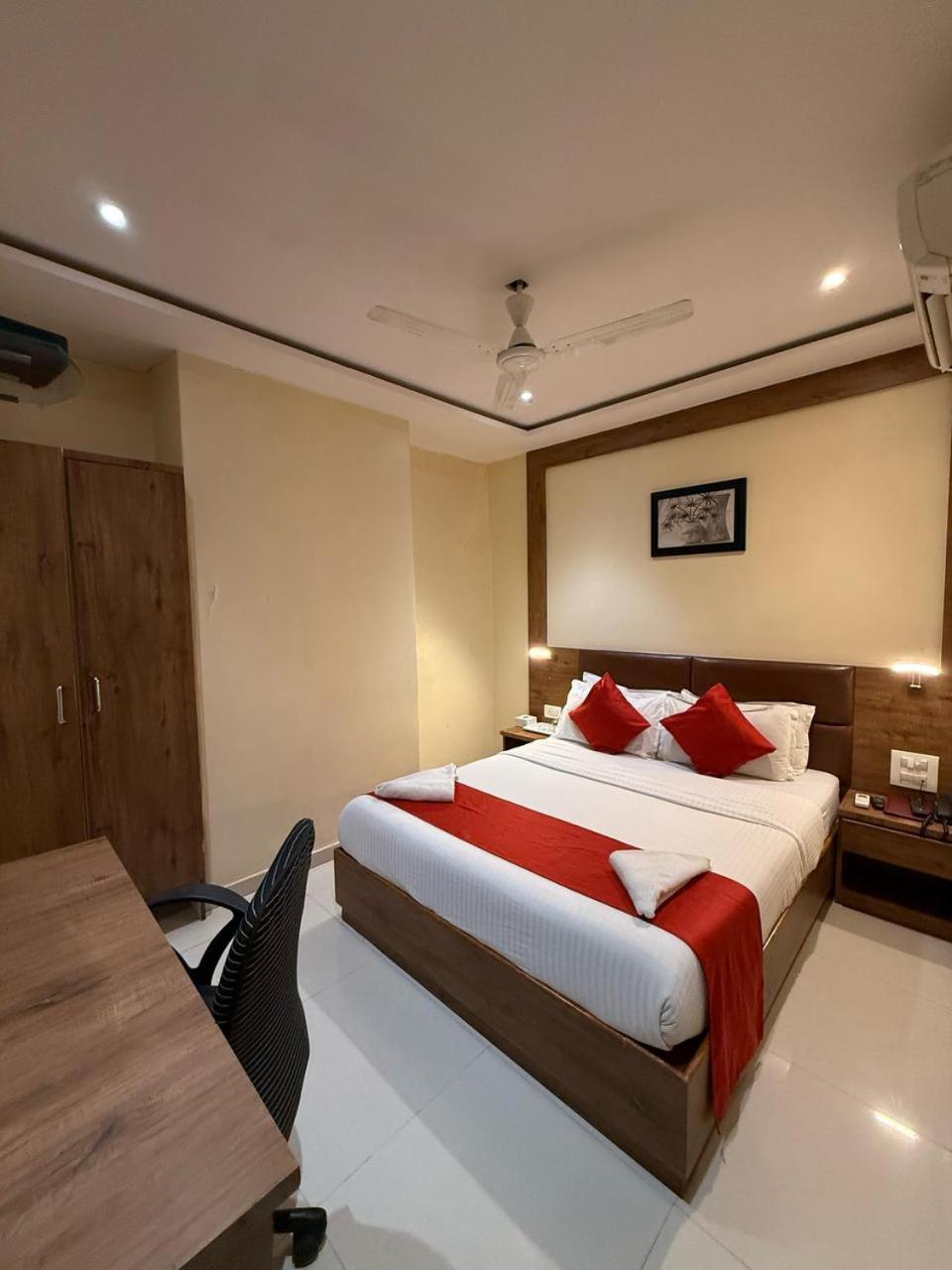Palm Breeze Hotel - Colaba Mumbai Ngoại thất bức ảnh